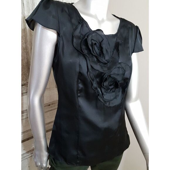 Spense Medium black blouse with floral detail. Side zipper and button back - Picture 3 of 12